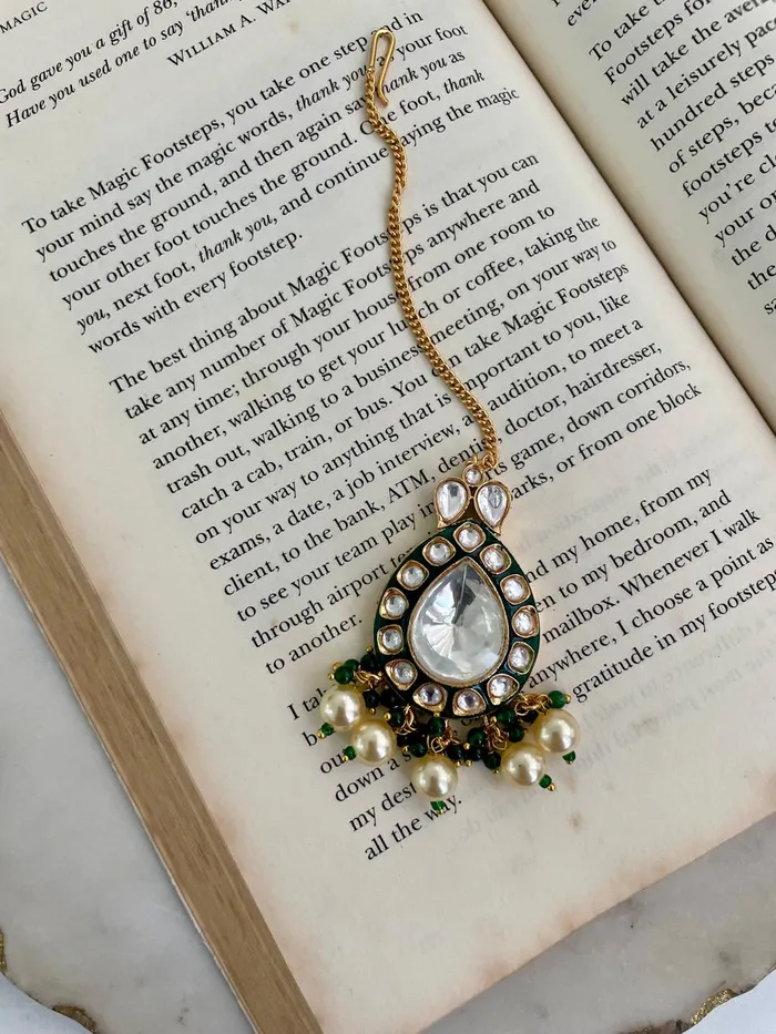 PRERTO ECOMMERCE PRIVATE LIMITED Necklaces Kundan Pearl Emerald Detail Hanging Statement Necklace Set Necklace Earrings Mang Tika