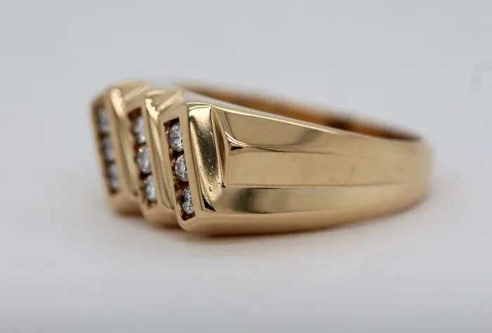 Rings FULLERS PURCHASE FROM PUBLIC Estate 10KY 27 Cttw Diamond Gents Ring