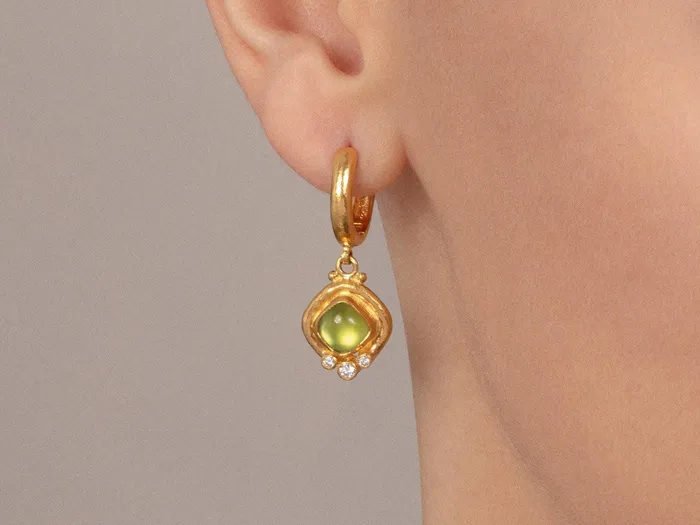 GG GOLD OOAK Earrings GURHAN Muse Gold Peridot Single Drop Earrings 7mm Square set in Wide Frame Huggie Hoop GG GOLD OOAK Earrings GURHAN Muse Gold Peridot Single Drop Earrings 7mm Square set in Wide Frame Huggie Hoop