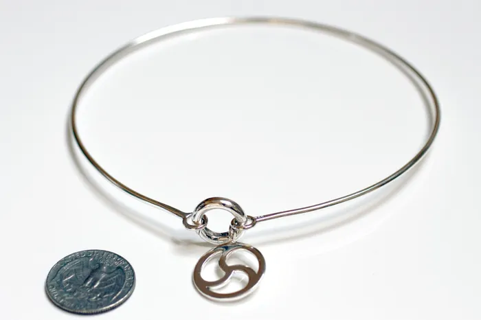 Erosmoon Sterling Silver Day Collar with Concealed Closing and BDSM Triskele Pendant Necklaces Erosmoon Sterling Silver Day Collar with Concealed Closing and BDSM Triskele Pendant Necklaces