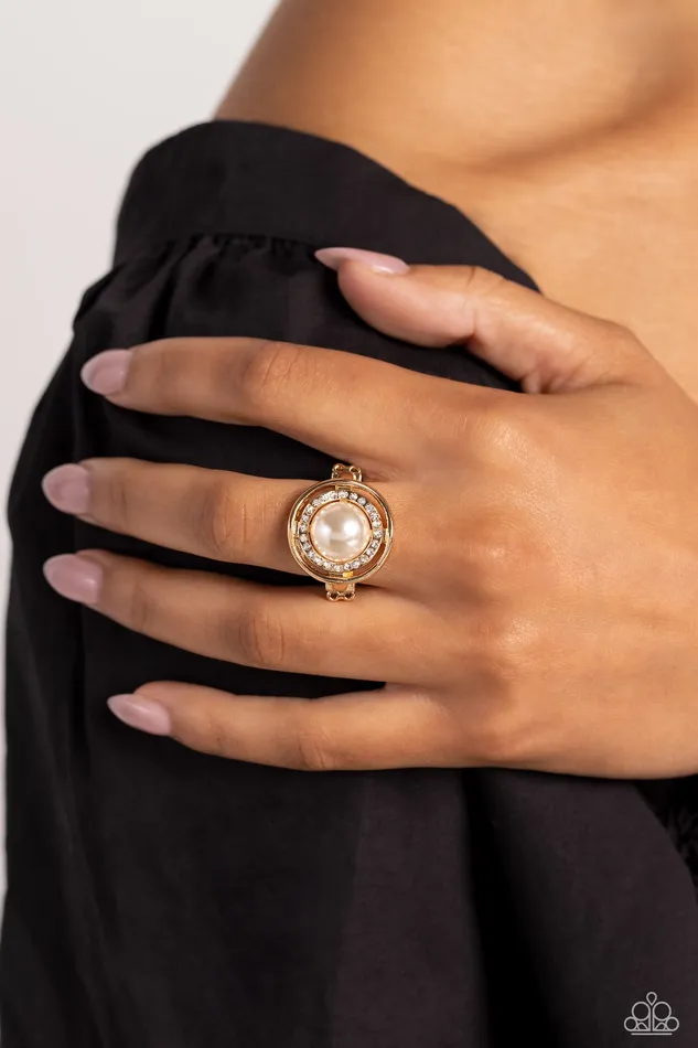 Paparazzi Accessories Rings Chic Center Gold Ring Jewelry by Bretta